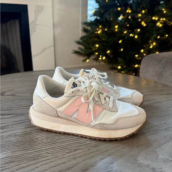 New Balance sneakers size 8.5 - Picture 1 of 7